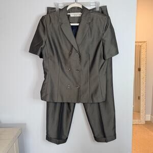 Larry Levine Womens 2 Piece Suit Short Sleeve Pants Size 14 Gray Shoulder Pads